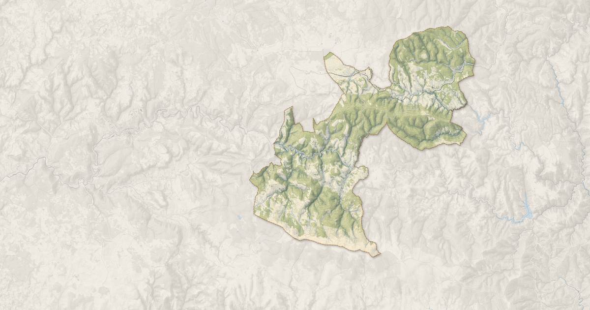 Portrait cartographique de Mont Lozère et Goulet : relief, eau, forêts, bâti et voies, calculés à partir des données de l'IGN