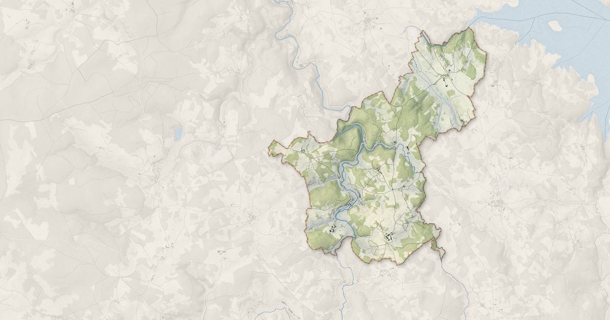 Portrait cartographique de Chastanier : relief, eau, forêts, bâti et voies, calculés à partir des données de l'IGN