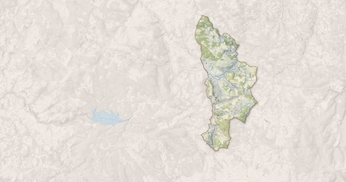 Portrait cartographique de Châteauneuf-de-Randon : relief, eau, forêts, bâti et voies, calculés à partir des données de l'IGN
