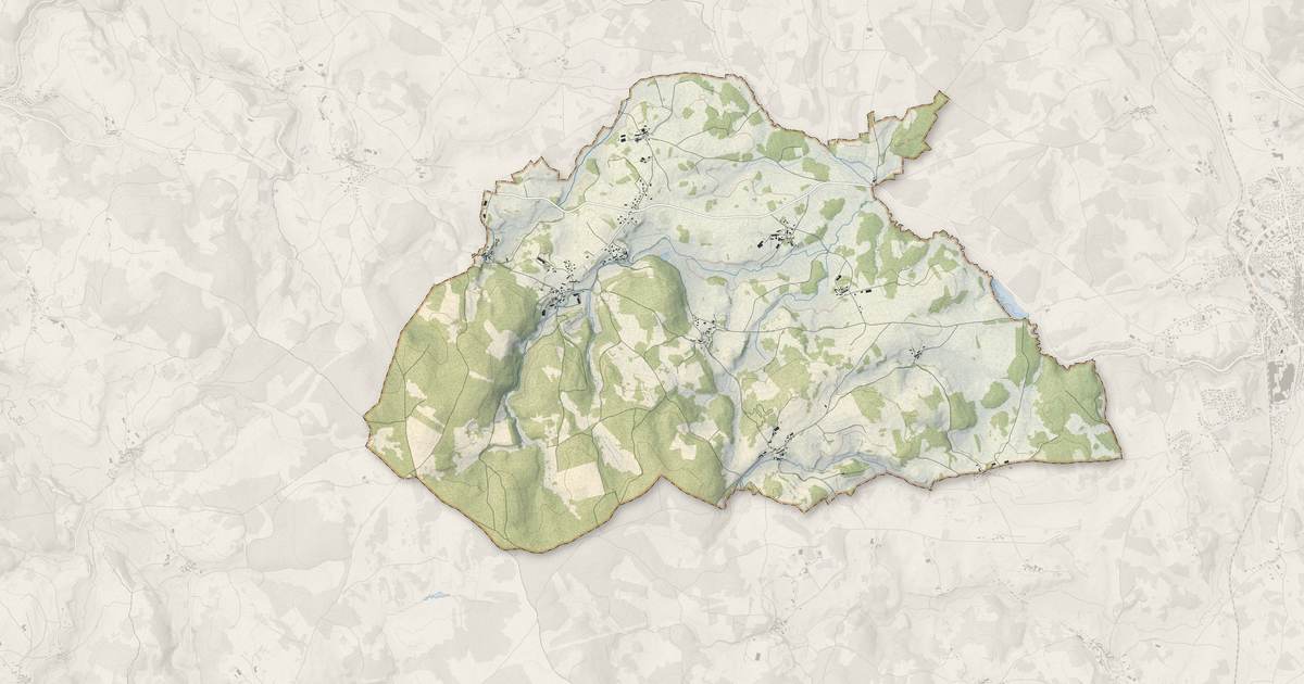 Portrait cartographique de La Fage-Saint-Julien : relief, eau, forêts, bâti et voies, calculés à partir des données de l'IGN
