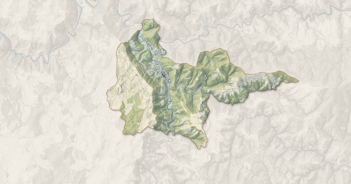 Portrait cartographique de Florac Trois Rivières : relief, eau, forêts, bâti et voies, calculés à partir des données de l'IGN