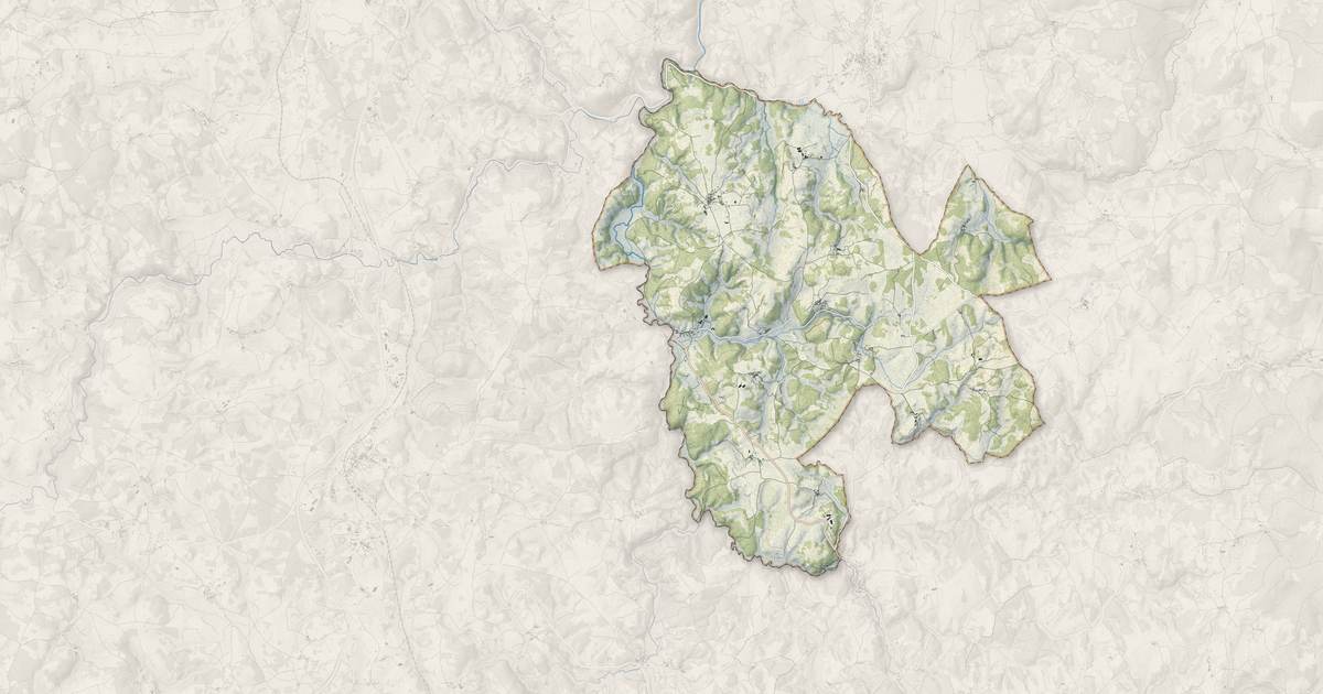 Portrait cartographique de Fontans : relief, eau, forêts, bâti et voies, calculés à partir des données de l'IGN