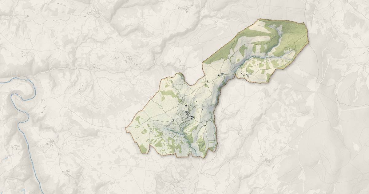 Portrait cartographique de Julianges : relief, eau, forêts, bâti et voies, calculés à partir des données de l'IGN