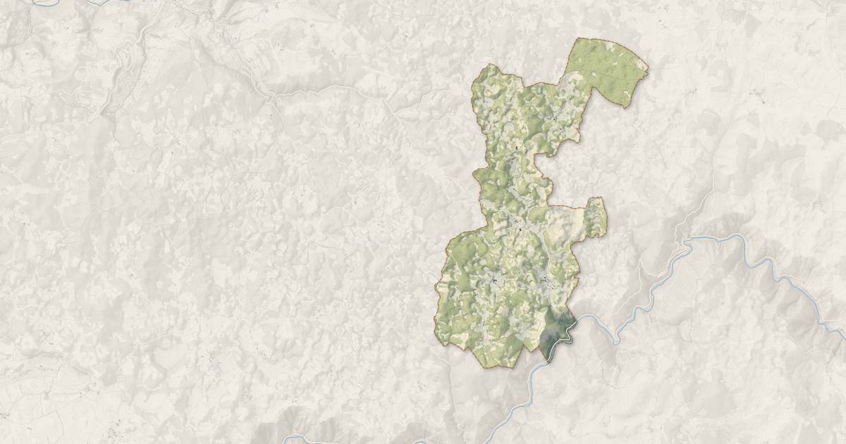 Portrait cartographique de Laval-du-Tarn : relief, eau, forêts, bâti et voies, calculés à partir des données de l'IGN