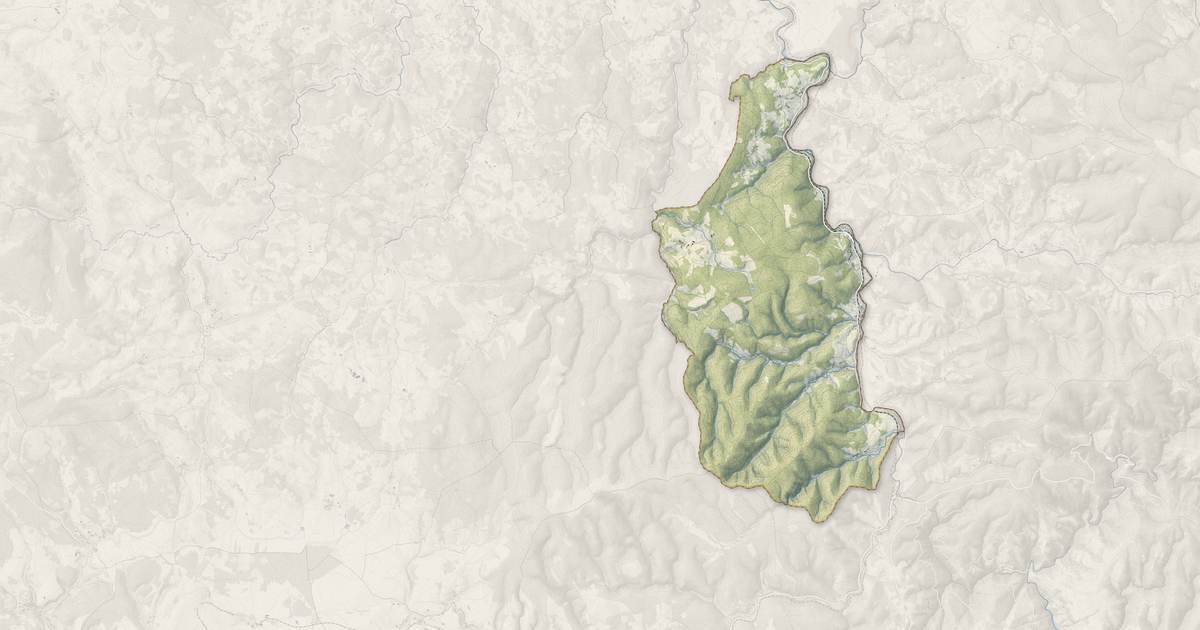 Portrait cartographique de Luc : relief, eau, forêts, bâti et voies, calculés à partir des données de l'IGN