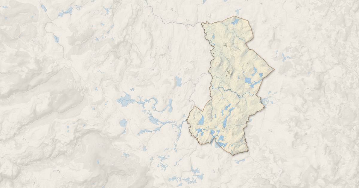 Portrait cartographique de Marchastel : relief, eau, forêts, bâti et voies, calculés à partir des données de l'IGN