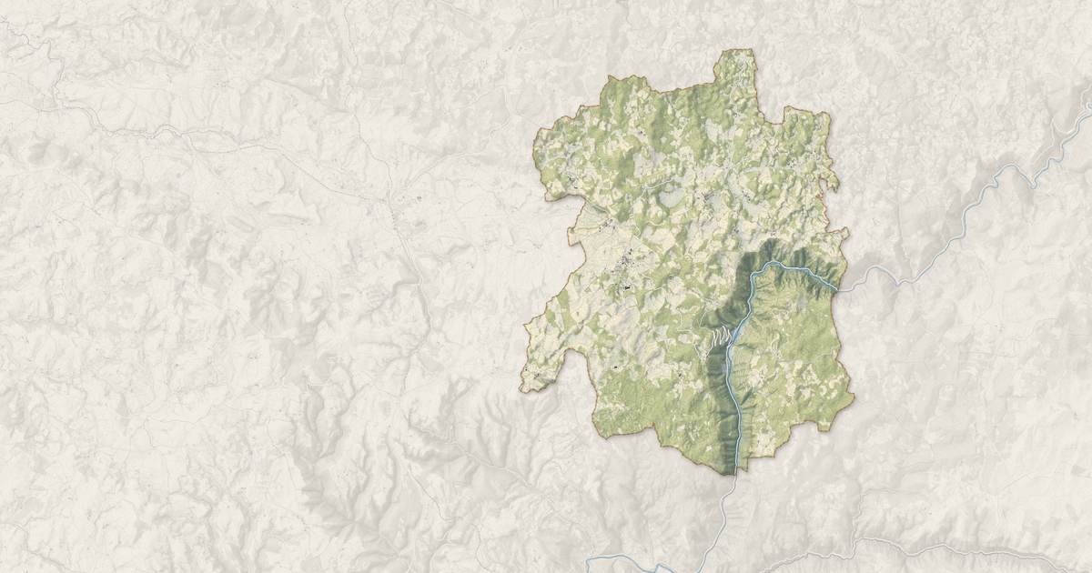 Portrait cartographique de Massegros Causses Gorges : relief, eau, forêts, bâti et voies, calculés à partir des données de l'IGN