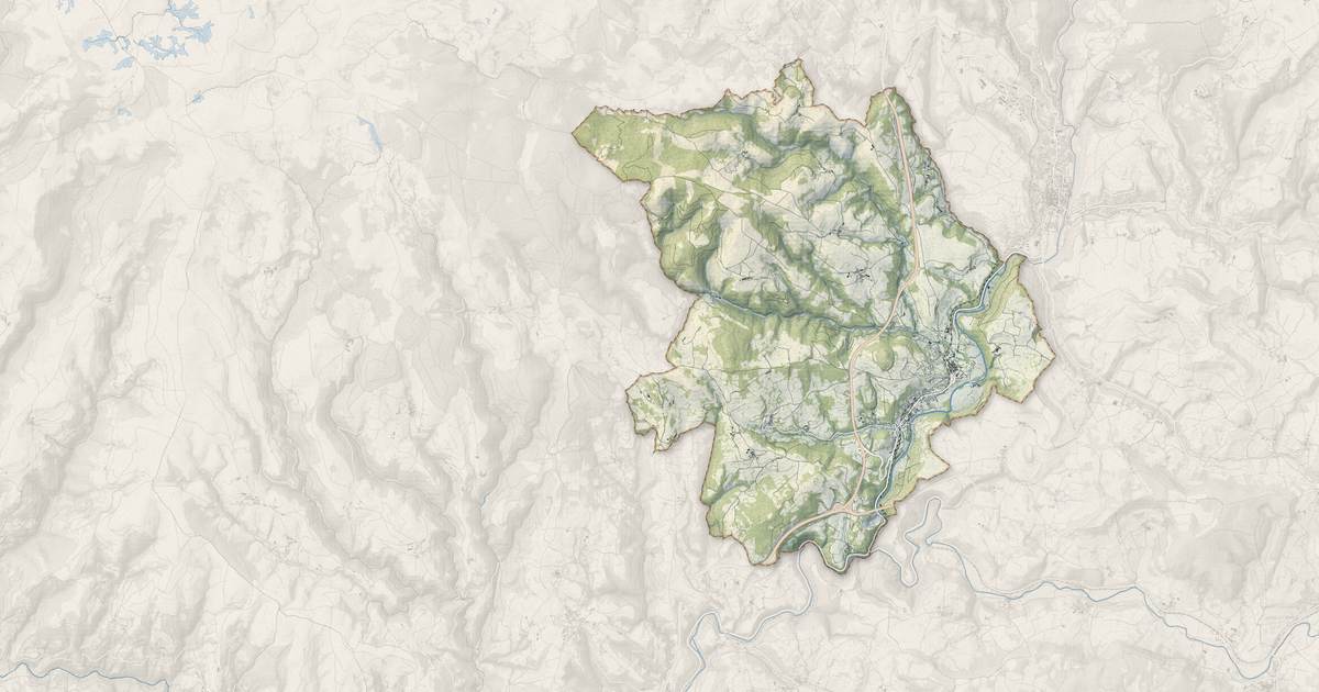Portrait cartographique de Bourgs sur Colagne : relief, eau, forêts, bâti et voies, calculés à partir des données de l'IGN
