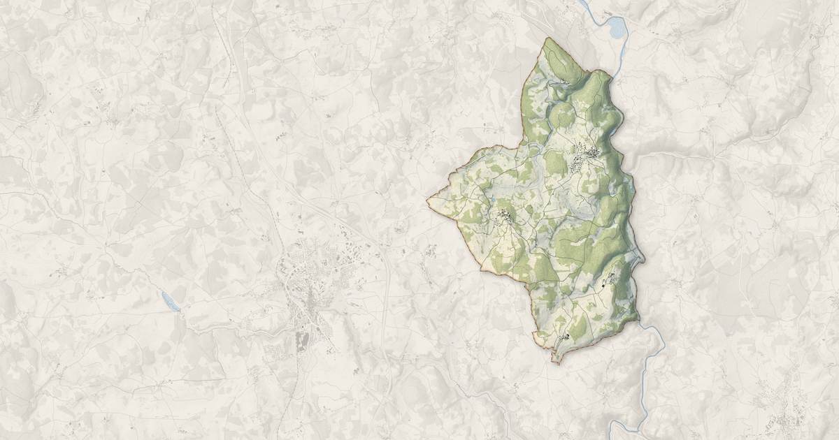Portrait cartographique de Prunières : relief, eau, forêts, bâti et voies, calculés à partir des données de l'IGN