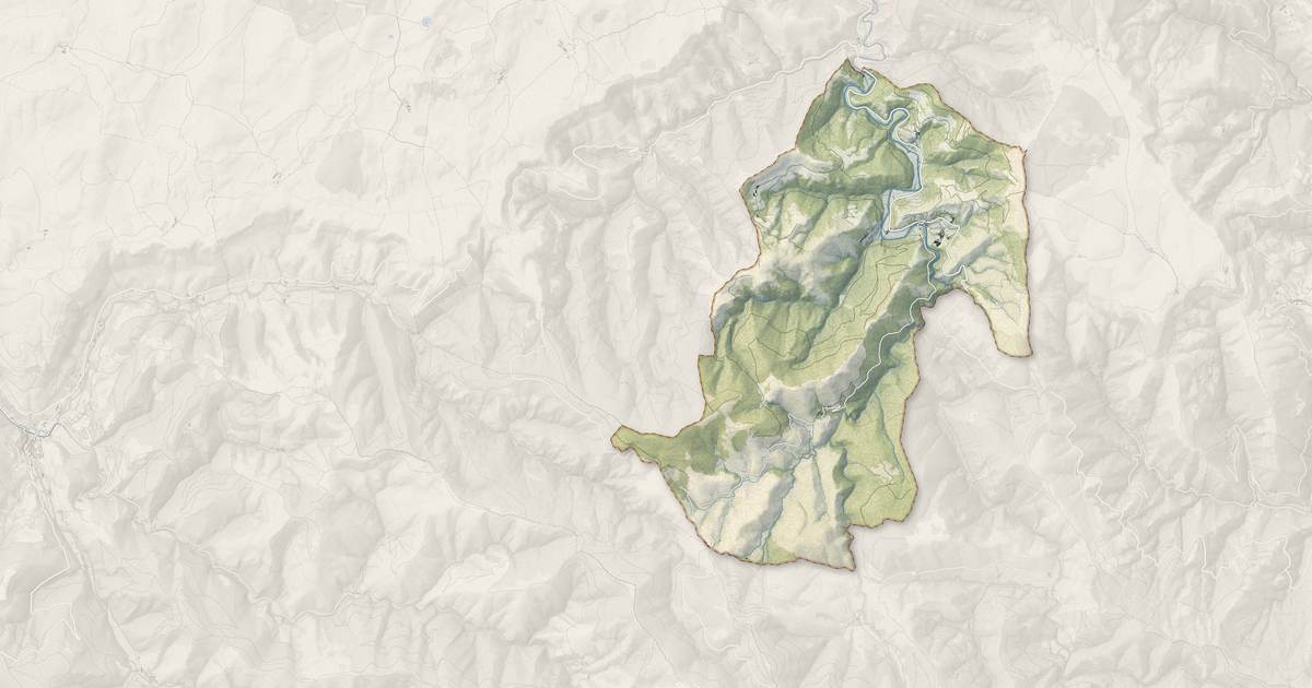 Portrait cartographique de Rousses : relief, eau, forêts, bâti et voies, calculés à partir des données de l'IGN