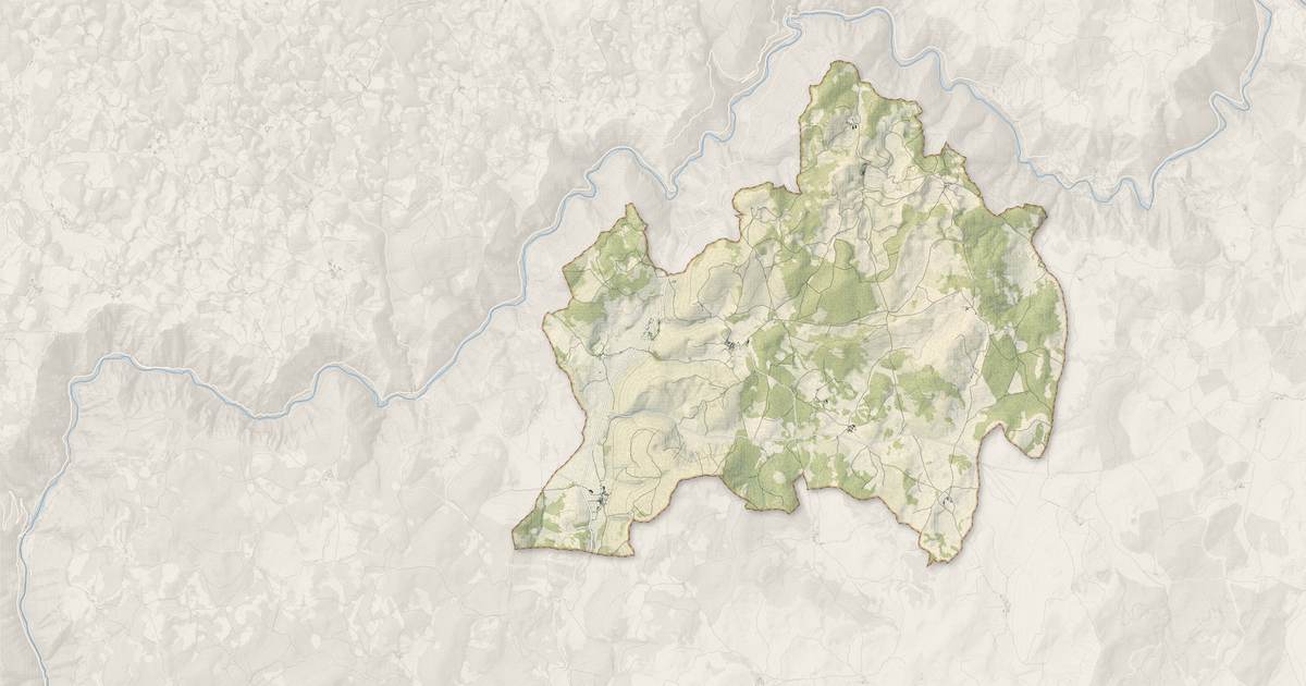 Portrait cartographique de Mas-Saint-Chély : relief, eau, forêts, bâti et voies, calculés à partir des données de l'IGN