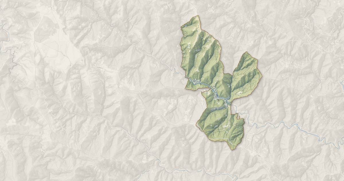 Portrait cartographique de Sainte-Croix-Vallée-Française : relief, eau, forêts, bâti et voies, calculés à partir des données de l'IGN