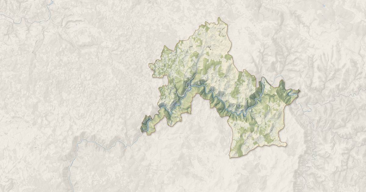 Portrait cartographique de Gorges du Tarn Causses : relief, eau, forêts, bâti et voies, calculés à partir des données de l'IGN