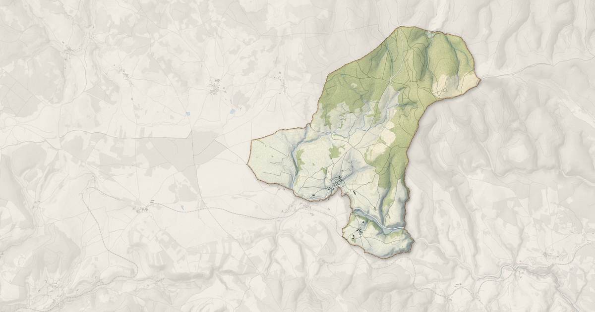 Portrait cartographique de Saint-Frézal-d'Albuges : relief, eau, forêts, bâti et voies, calculés à partir des données de l'IGN