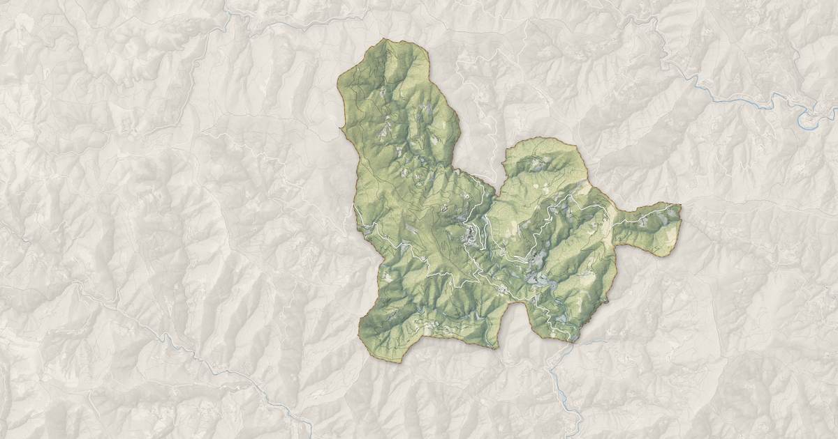 Portrait cartographique de Saint-Germain-de-Calberte : relief, eau, forêts, bâti et voies, calculés à partir des données de l'IGN