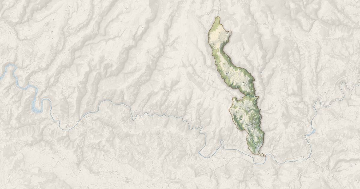 Portrait cartographique de Saint-Pierre-de-Nogaret : relief, eau, forêts, bâti et voies, calculés à partir des données de l'IGN