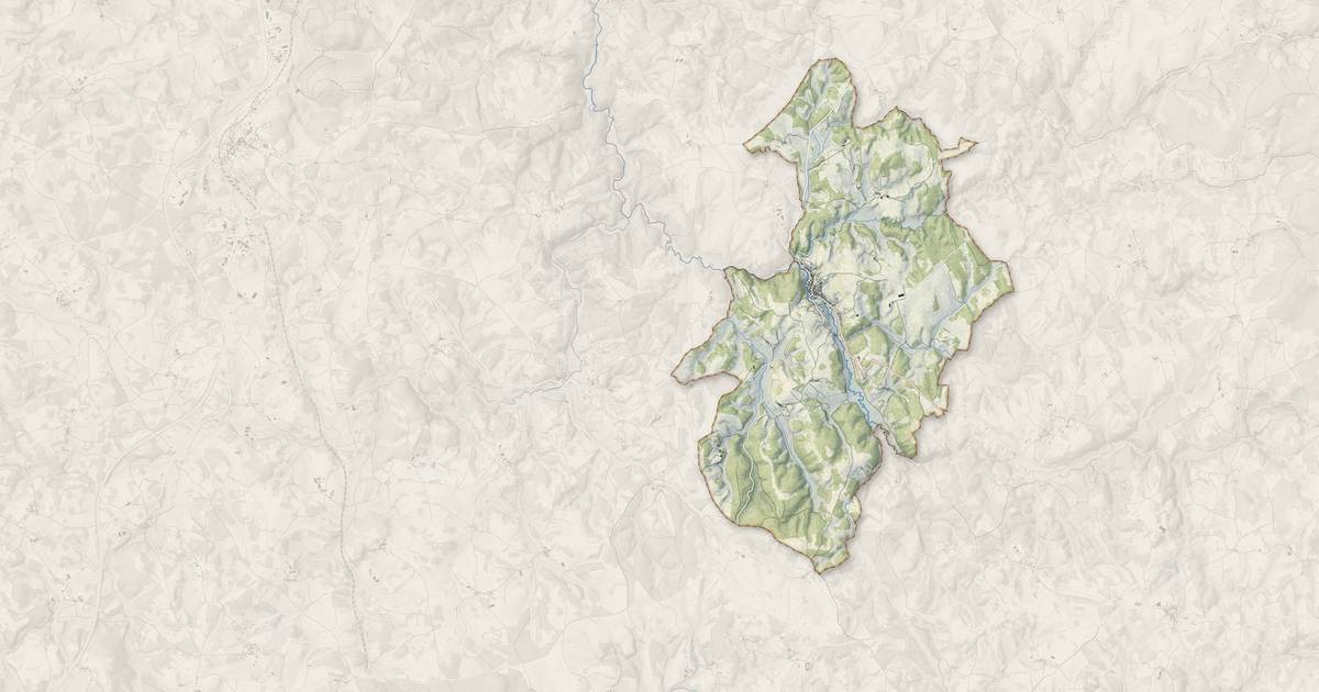 Portrait cartographique de Serverette : relief, eau, forêts, bâti et voies, calculés à partir des données de l'IGN