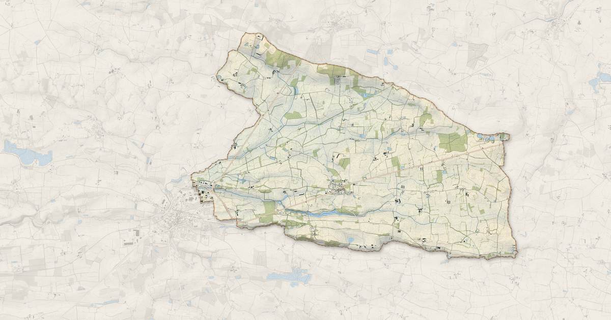Portrait cartographique de Angrie : relief, eau, forêts, bâti et voies, calculés à partir des données de l'IGN