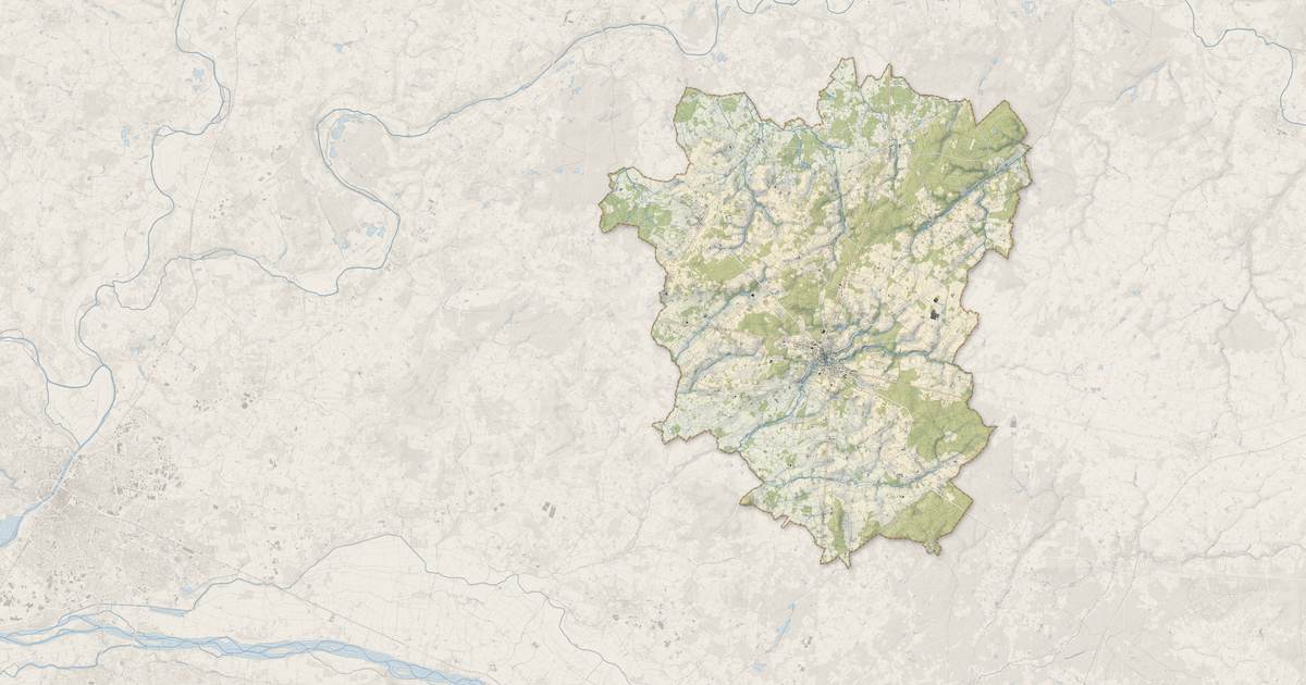 Portrait cartographique de Baugé-en-Anjou : relief, eau, forêts, bâti et voies, calculés à partir des données de l'IGN