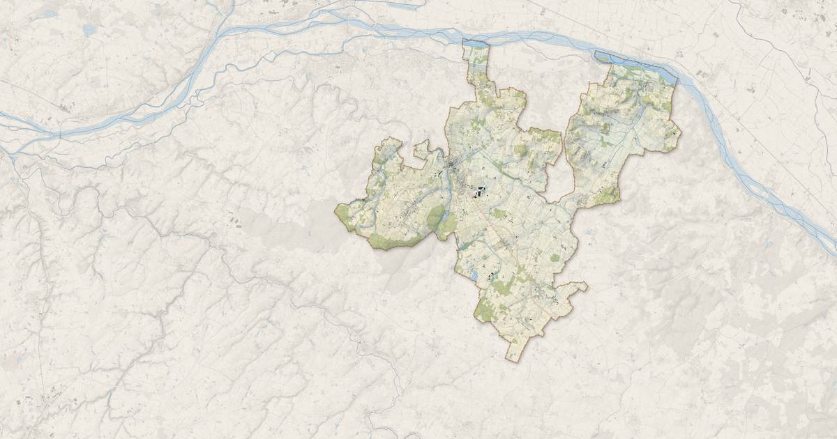 Portrait cartographique de Brissac Loire Aubance : relief, eau, forêts, bâti et voies, calculés à partir des données de l'IGN