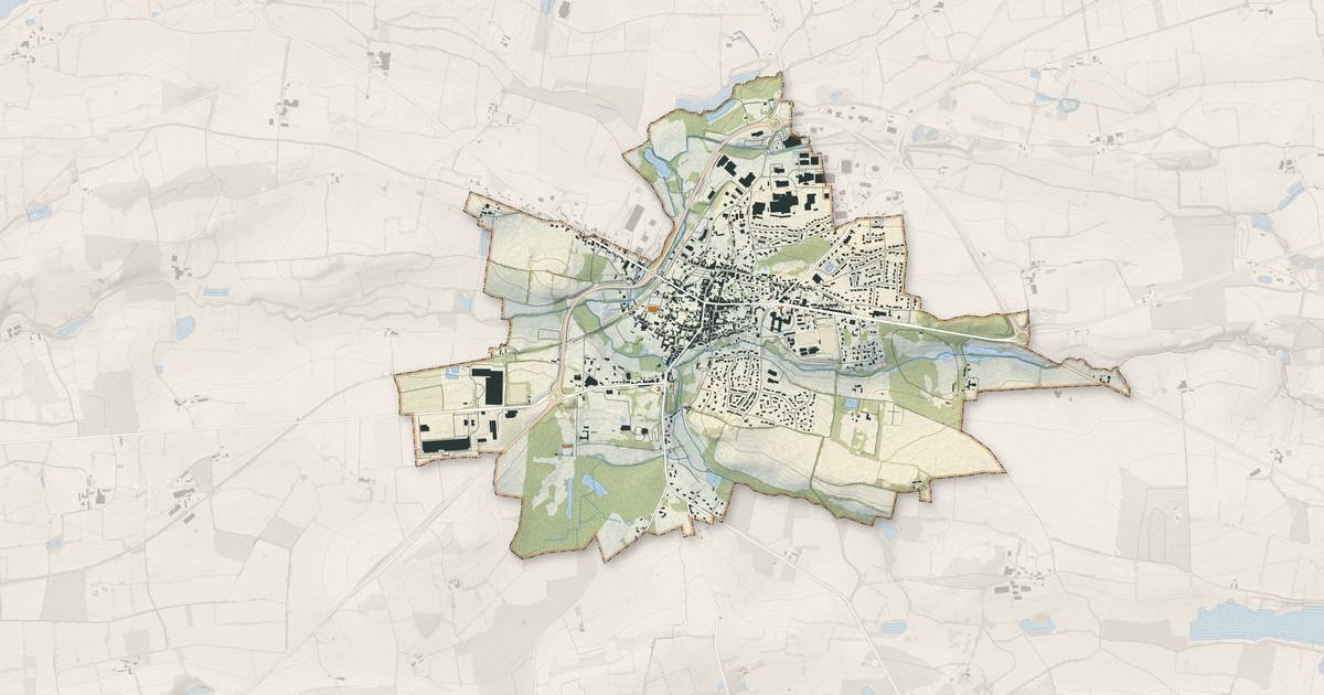 Portrait cartographique de Candé : relief, eau, forêts, bâti et voies, calculés à partir des données de l'IGN