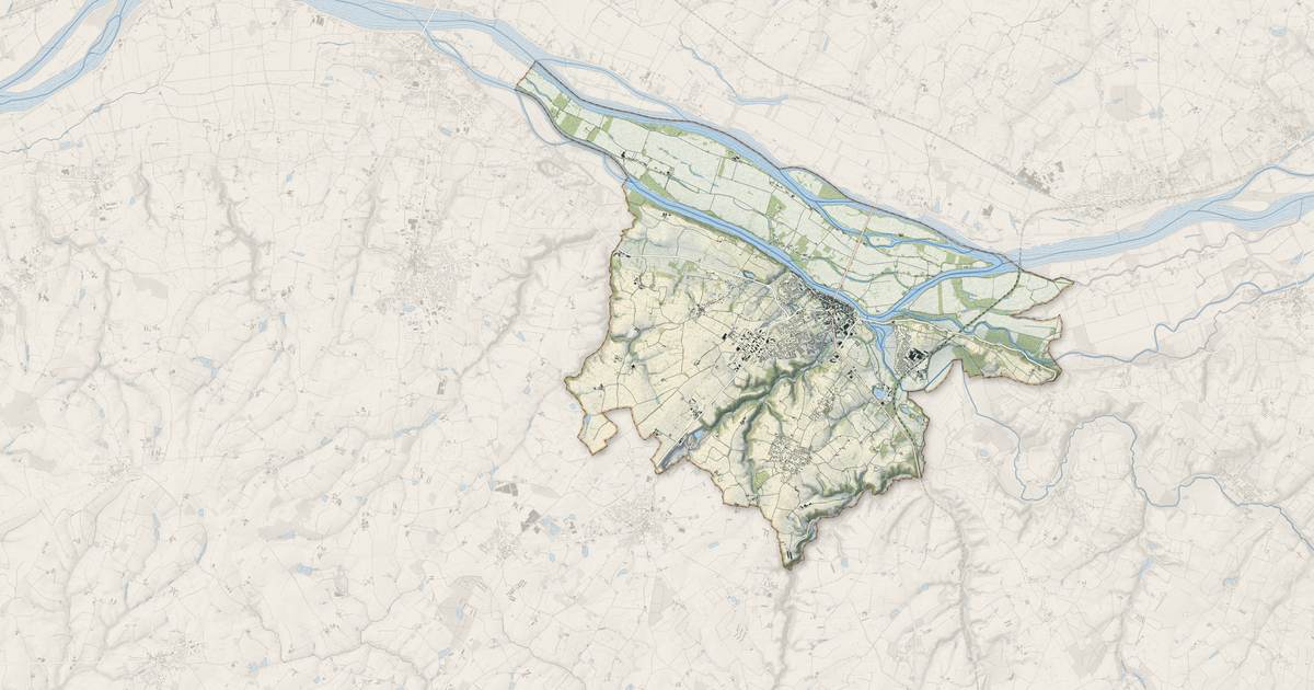 Portrait cartographique de Chalonnes-sur-Loire : relief, eau, forêts, bâti et voies, calculés à partir des données de l'IGN