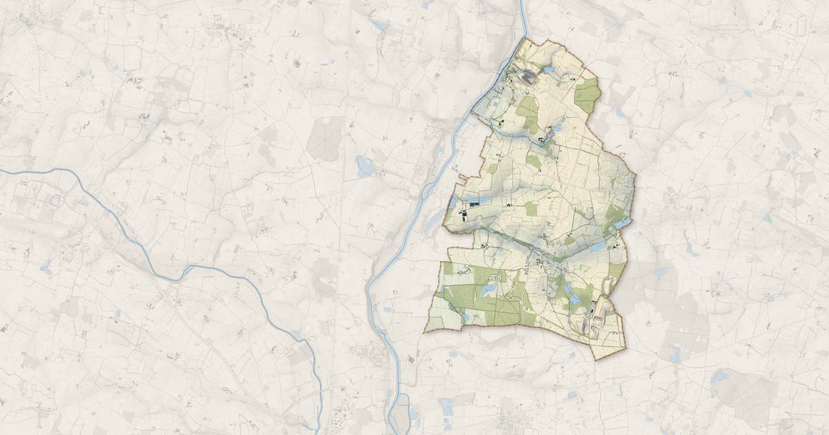 Portrait cartographique de Chenillé-Champteussé : relief, eau, forêts, bâti et voies, calculés à partir des données de l'IGN