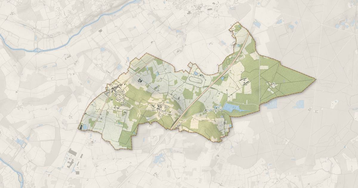 Portrait cartographique de La Chapelle-Saint-Laud : relief, eau, forêts, bâti et voies, calculés à partir des données de l'IGN