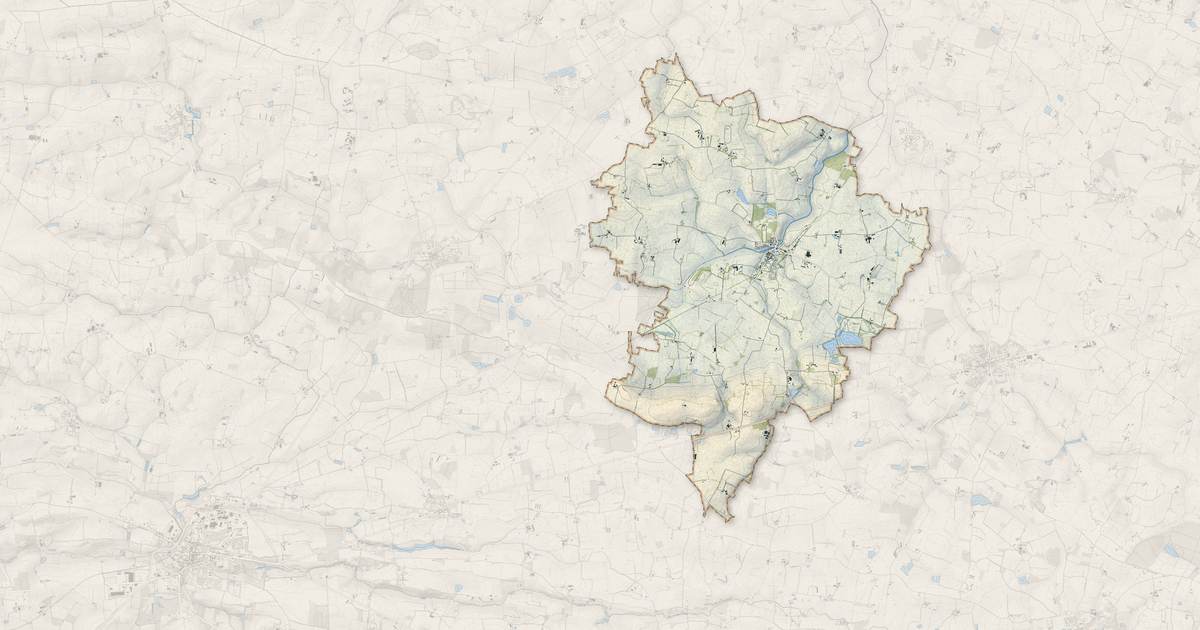 Portrait cartographique de Chazé-sur-Argos : relief, eau, forêts, bâti et voies, calculés à partir des données de l'IGN
