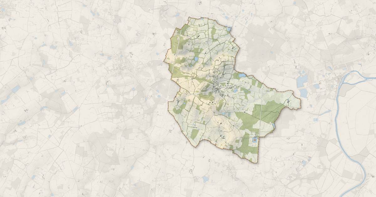 Portrait cartographique de Écuillé : relief, eau, forêts, bâti et voies, calculés à partir des données de l'IGN