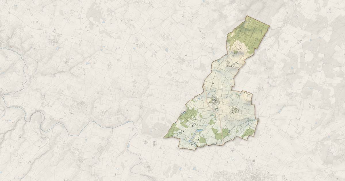 Portrait cartographique de Louresse-Rochemenier : relief, eau, forêts, bâti et voies, calculés à partir des données de l'IGN