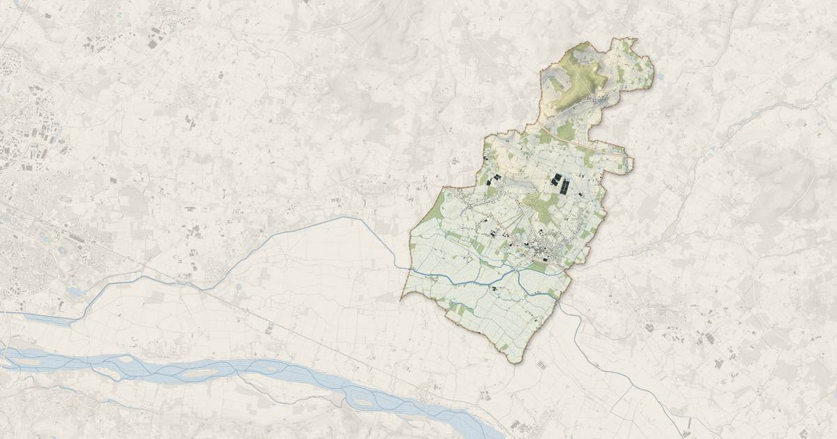 Portrait cartographique de Mazé-Milon : relief, eau, forêts, bâti et voies, calculés à partir des données de l'IGN