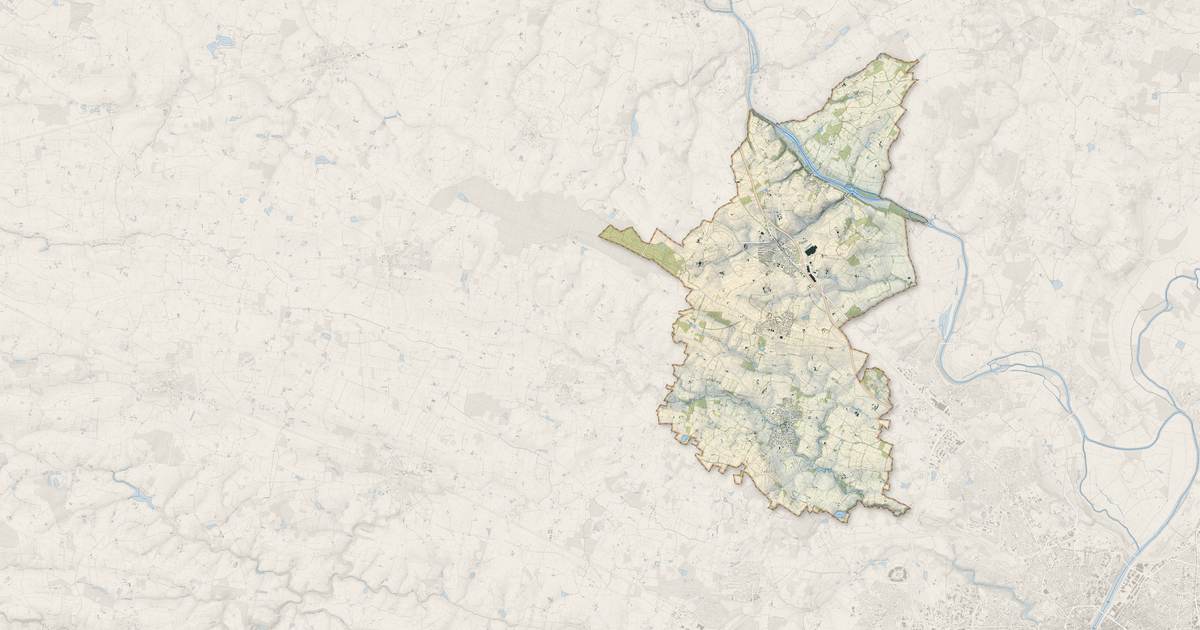 Portrait cartographique de Longuenée-en-Anjou : relief, eau, forêts, bâti et voies, calculés à partir des données de l'IGN