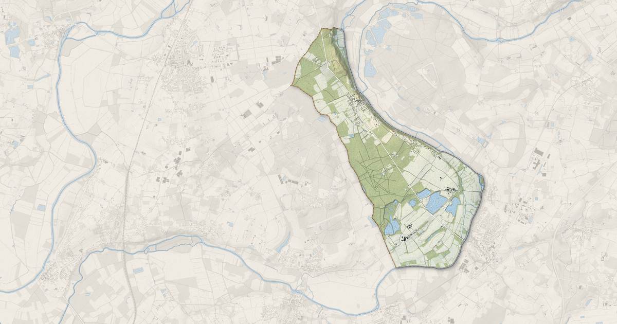 Portrait cartographique de Montreuil-sur-Loir : relief, eau, forêts, bâti et voies, calculés à partir des données de l'IGN