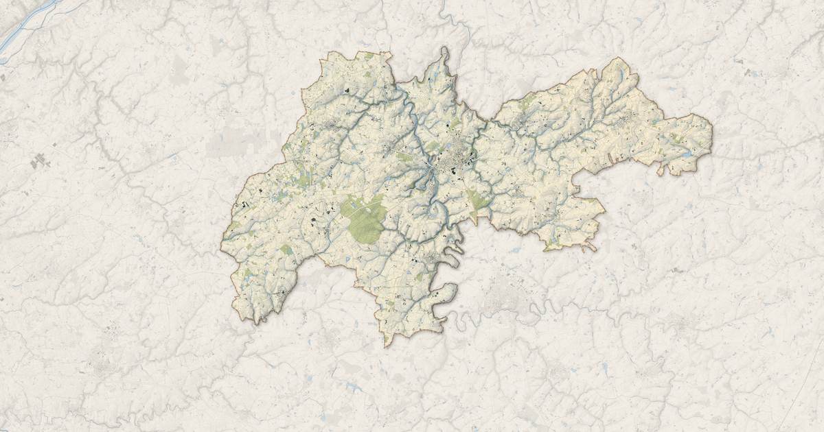 Portrait cartographique de Montrevault-sur-Èvre : relief, eau, forêts, bâti et voies, calculés à partir des données de l'IGN