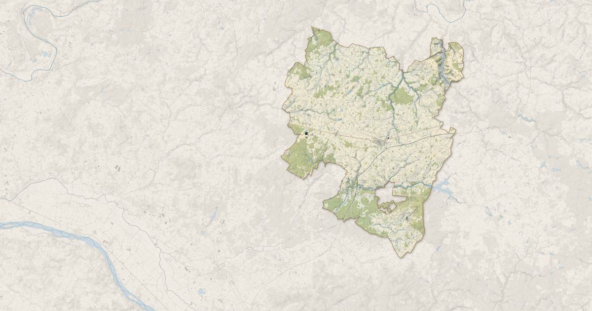 Portrait cartographique de Noyant-Villages : relief, eau, forêts, bâti et voies, calculés à partir des données de l'IGN