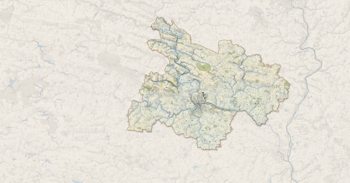 Portrait cartographique de Segré-en-Anjou Bleu : relief, eau, forêts, bâti et voies, calculés à partir des données de l'IGN