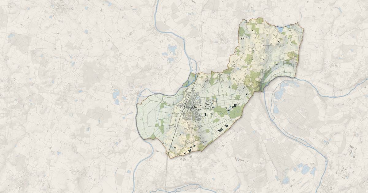 Portrait cartographique de Tiercé : relief, eau, forêts, bâti et voies, calculés à partir des données de l'IGN