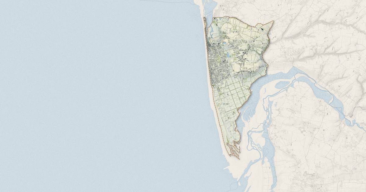 Portrait cartographique de Agon-Coutainville : relief, eau, forêts, bâti et voies, calculés à partir des données de l'IGN