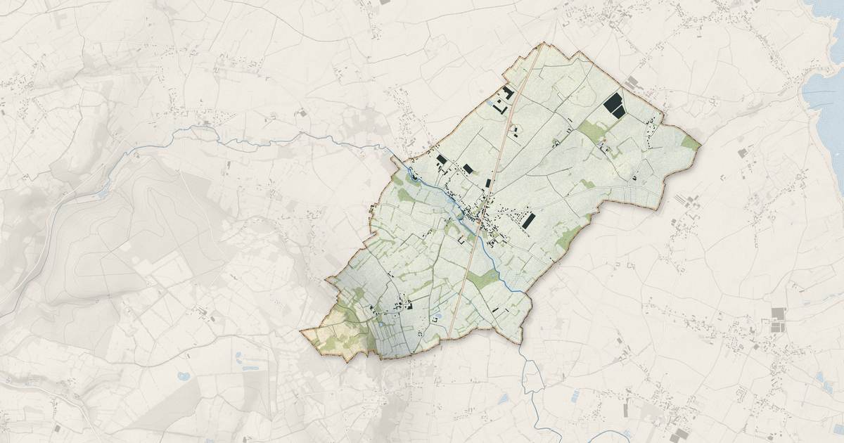 Portrait cartographique de Anneville-en-Saire : relief, eau, forêts, bâti et voies, calculés à partir des données de l'IGN