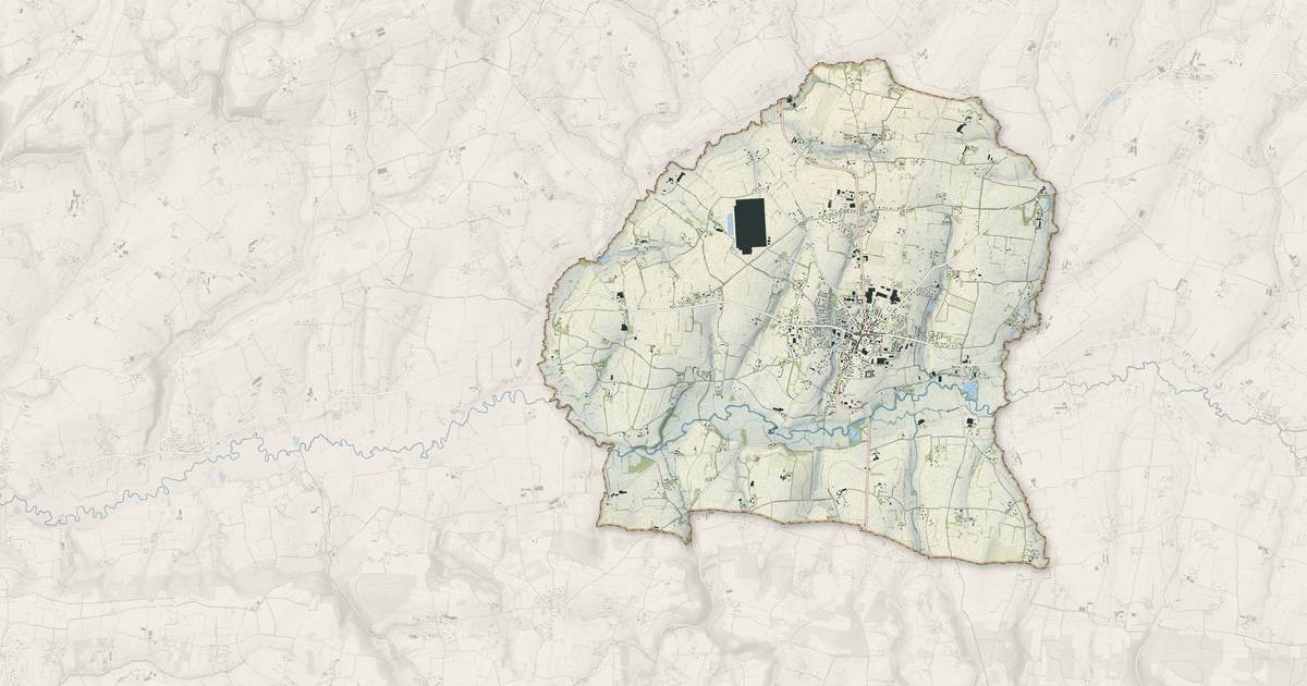 Portrait cartographique de Brécey : relief, eau, forêts, bâti et voies, calculés à partir des données de l'IGN