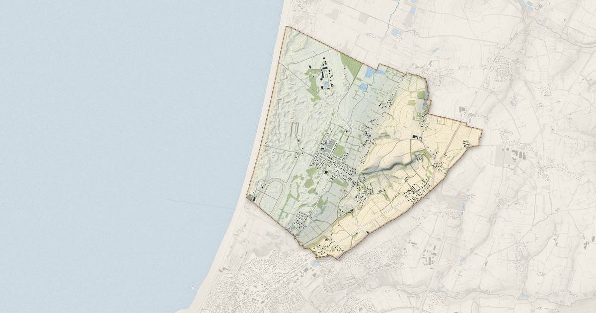 Portrait cartographique de Bréville-sur-Mer : relief, eau, forêts, bâti et voies, calculés à partir des données de l'IGN