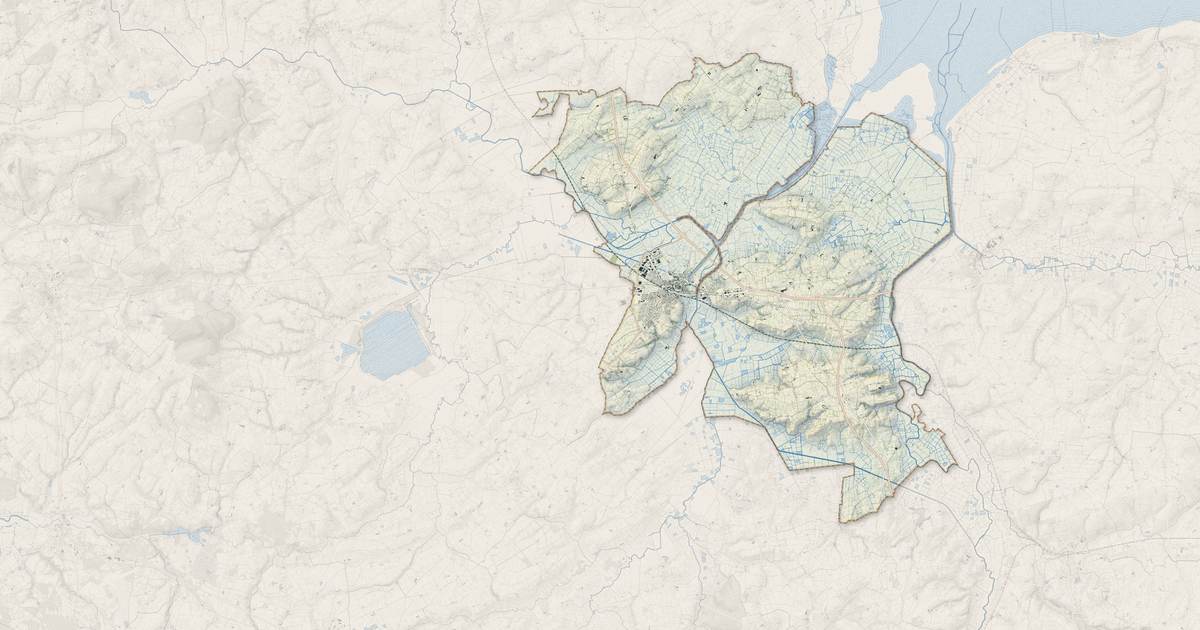 Portrait cartographique de Carentan-les-Marais : relief, eau, forêts, bâti et voies, calculés à partir des données de l'IGN