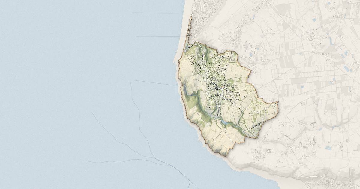 Portrait cartographique de Carolles : relief, eau, forêts, bâti et voies, calculés à partir des données de l'IGN