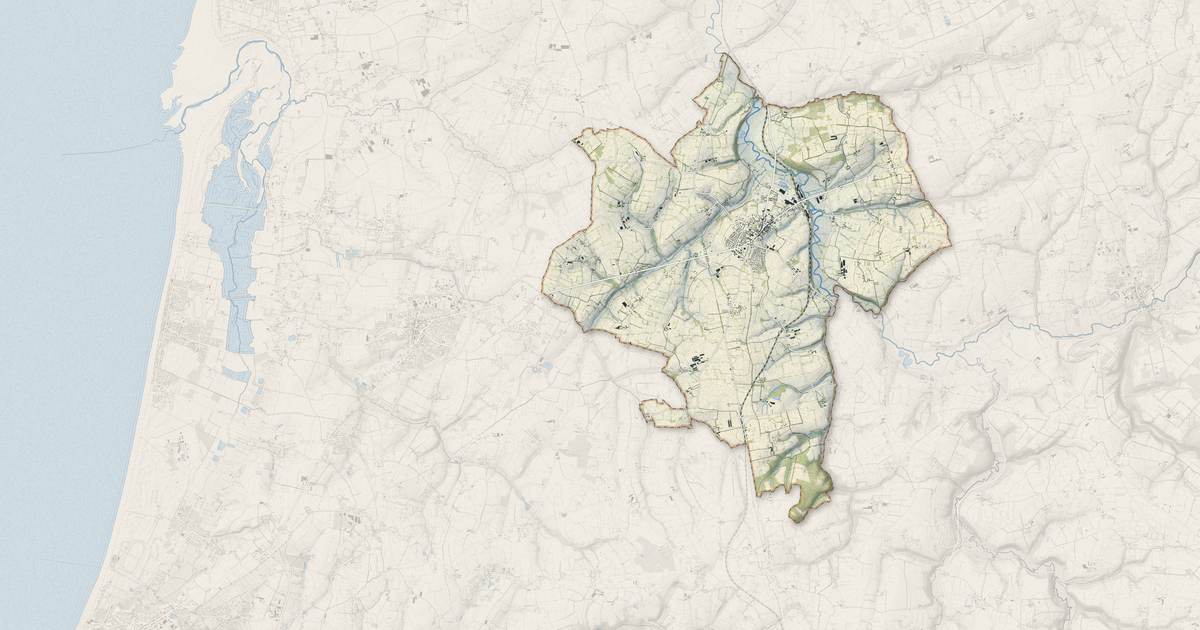 Portrait cartographique de Cérences : relief, eau, forêts, bâti et voies, calculés à partir des données de l'IGN