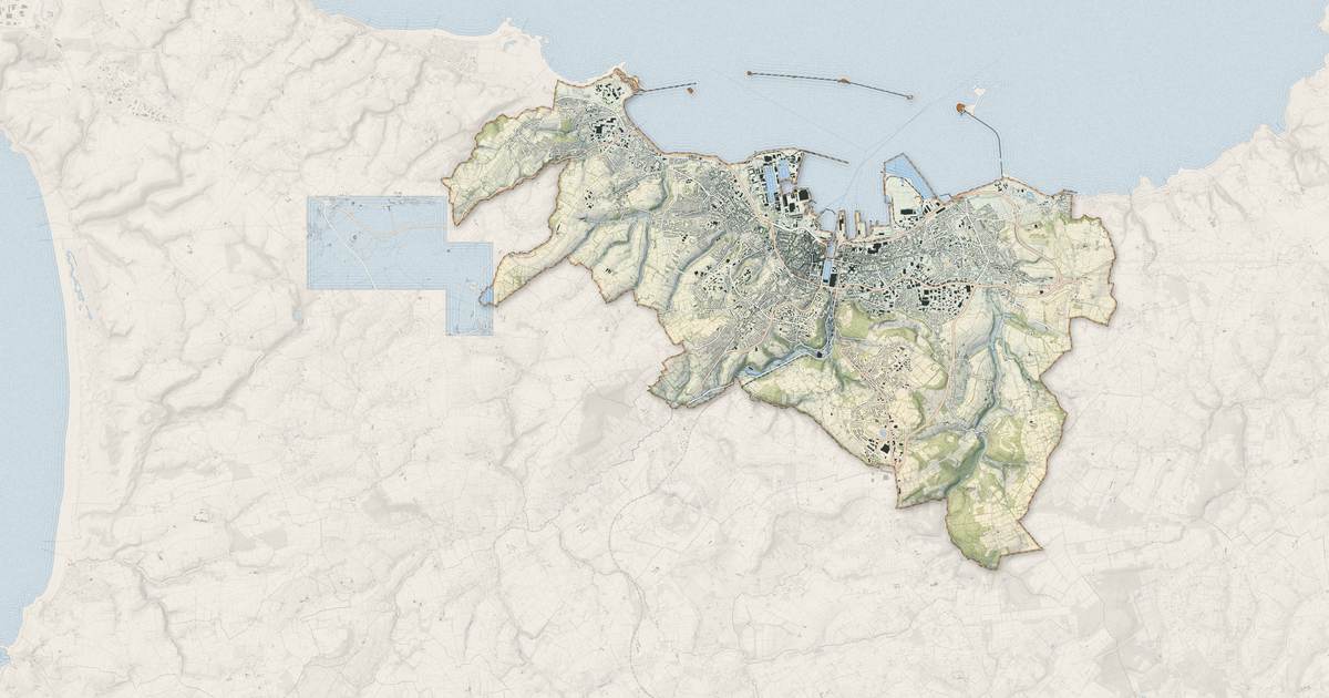 Portrait cartographique de Cherbourg-en-Cotentin : relief, eau, forêts, bâti et voies, calculés à partir des données de l'IGN