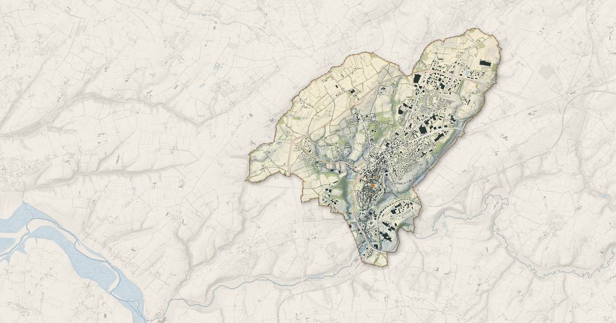 Portrait cartographique de Coutances : relief, eau, forêts, bâti et voies, calculés à partir des données de l'IGN