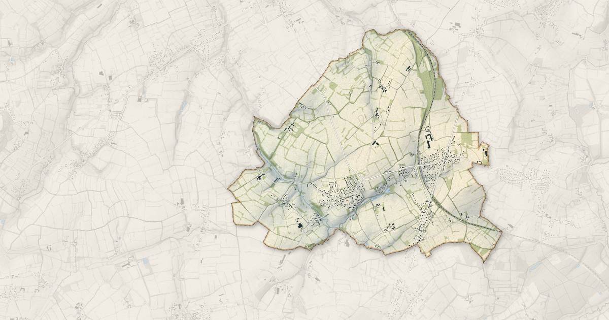 Portrait cartographique de Couville : relief, eau, forêts, bâti et voies, calculés à partir des données de l'IGN