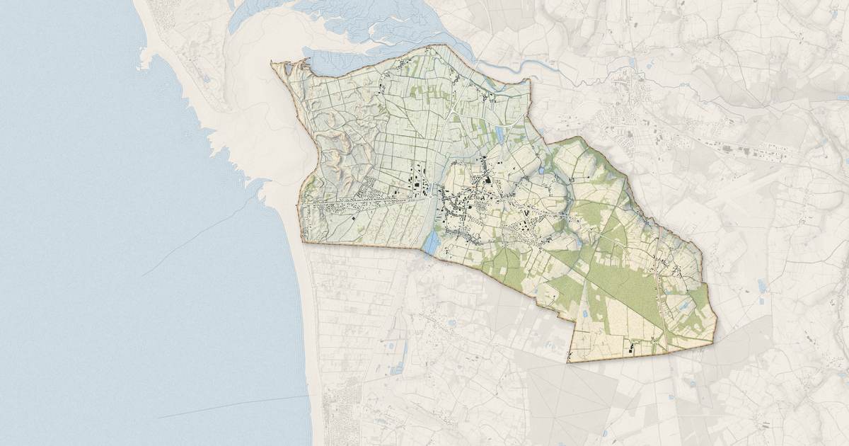 Portrait cartographique de Créances : relief, eau, forêts, bâti et voies, calculés à partir des données de l'IGN