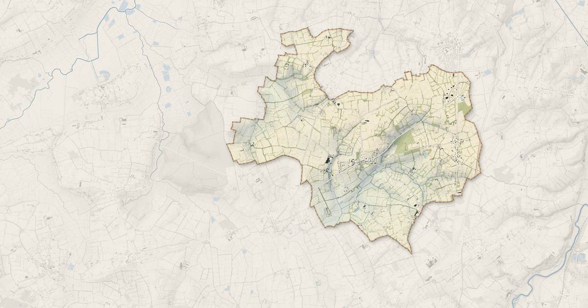 Portrait cartographique de Le Dézert : relief, eau, forêts, bâti et voies, calculés à partir des données de l'IGN